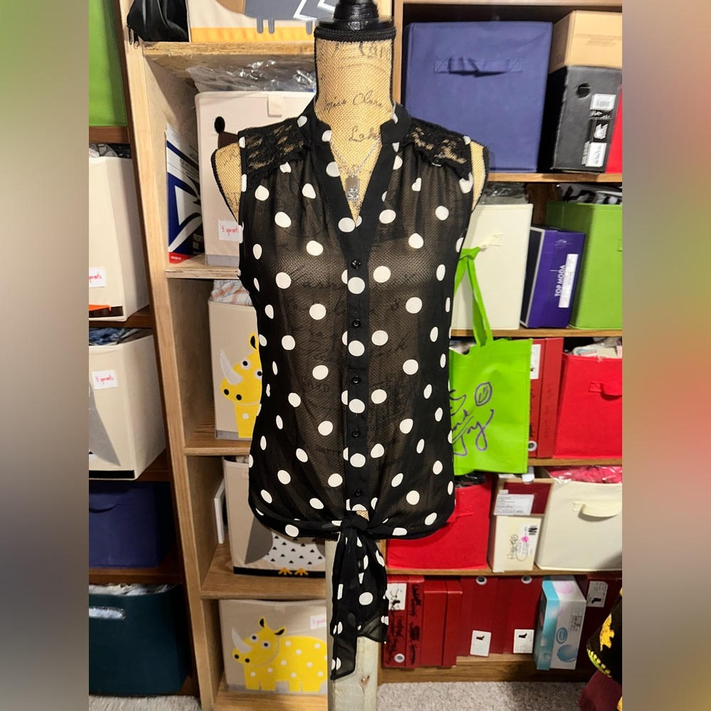 🖤Maurice's sleeveless Lacey top